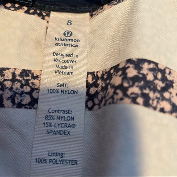 Lululemon Runaway Jacket - size 8 - Picture 11 of 13